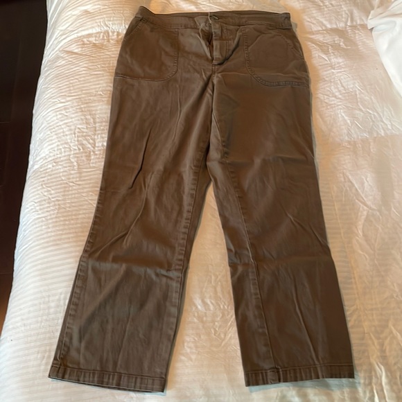 Lisa Rinna - Picture 1 of 1